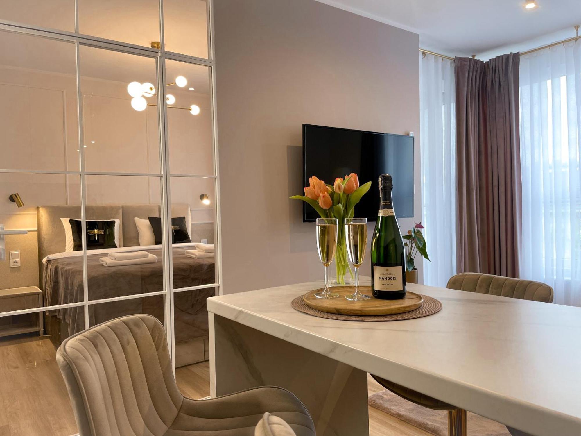 Urban Apartments Luxury Opolska 10 No 29, Free Garage, Self Check-In Katowice Buitenkant foto